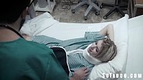 Sleazy Doctor Trick baise un patient de 18 ans