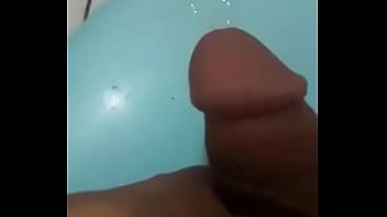 Homem hétero enganado me manda vídeos de se masturbando