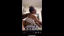 Mami Jordan singando en Live en Instagram.