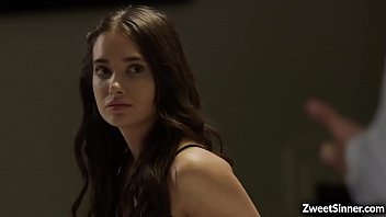 A madrasta sexy Gia Paige não consegue esconder seus sentimentos por seu padrasto Marcus London depois de se verem e eles se entregam a um encontro sexual quente.