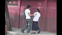 YONG FILIPINA LBFM ÉTUDIANTE Une fille ramasse une grosse bite et baise un touriste