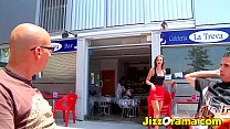 JizzOrama - Los clientes atraen a la camarera para hacer porno