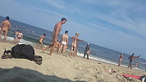 Нудистские парни на пляже