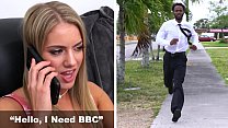 BANGBROS - Candice Dare echa a su novio y ordena un poco de BBC
