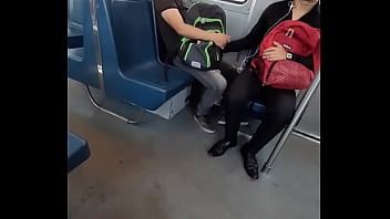 Er packte seinen Schwanz in der U-Bahn