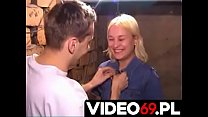 Porno polonais - Une blonde s'est avérée très désireuse de baiser