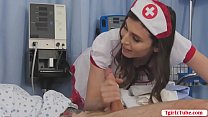 Enfermeira travesti sem camisinha pela paciente