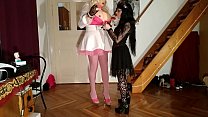 Beth Kinky - Goth domina l'abuso e scopa enorme bambola barbi vivente pt1 HD