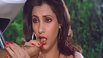 La sexy attrice indiana Dimple Kapadia succhia il pollice come un cazzo