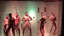 Stripperinnen im Schwulenclub