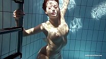 Zuzanna caliente bajo el agua teenie babe desnuda
