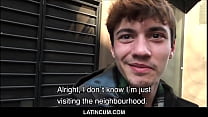 Горячий латиноамериканский студент-твинк Эстебан в любительском видео заплатил деньги за секс с лучшим другом на камеру в видео от первого лица