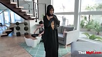 Galo MILF em Hijab Fucks Reparador - Kylie Kingston