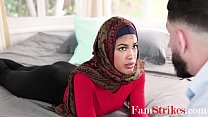Арабская сводная сестра в хиджабе занимается сексом со сводным братом - Maya Farrell