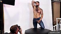 Fotoshooting mit einem Hauch von schwuler Würze