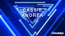 Cassie Andrea está de regreso y chupando bien rico a un cliente