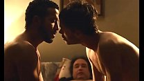 Éric Bernard et Félix Maritaud dans un baiser gay sexy et torride du film Sauvage | GAYLAVIDA.COM