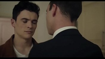 Gay Kiss In Soft Lad Movie entre Jonny Labey et Daniel Brocklebank | gaylavida.com