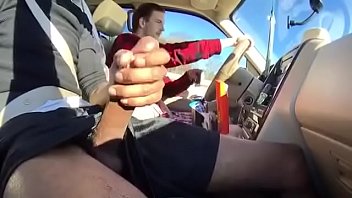 Masturbati dall'autista uber finché non schizza