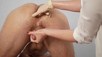 massageroom. menina peituda faz massagem de próstata para o cliente. E masturba seu pau grande.