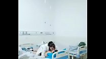 [MBN] Femme médecin jouant secrètement au travail