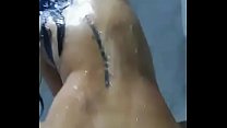 Una bella mora viene scopata sotto la doccia