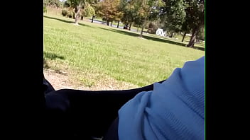 Уродца, сосущего член в общественном парке, поймали и попросили удалить видео, обязательное к просмотру #viral