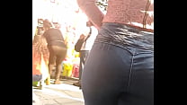 Culo perfecto en jeans ajustados Increíbles jeans perfectos para el culo