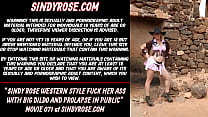 Sindy Rose estilo occidental folla su culo con gran consolador y prolapso en público