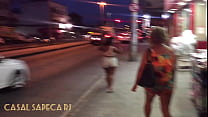 WIFE GRAZY SAPECA AND FRIEND NANA DIABA WALKING IN DRESSED AND WITHOUT PANTIES LEAVING DRIVERS PASSING IN PLAZA SECA SEE THE BUCETINHA