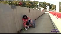 Padrastro ama que su hijastra le haga una mamada en la calle en público