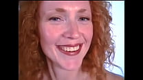 Похотливая домохозяйка с рыжими волосами и большими буферами Николь доказывает истинность британских хуесосов для Питера Паффера через пруд