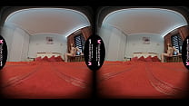 Modelo en solitario, Atisha se masturba en su cama, en realidad virtual