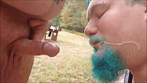 Fatbear gibt Cubby auf dem Campingplatz eine Gesichtsbehandlung