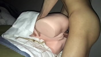 Подросток кончает внутрь секс-куклы с силиконовым торсом (кримпай)