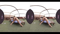 PORNBCN VR La joven Jade Presley se masturba al aire libre en la terraza y se corre a chorros por el suelo en realidad virtual 4K 3D | COMPLETO AQUÍ->