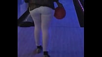 Recording the ass of a friend while playing bowling. Short video fash.