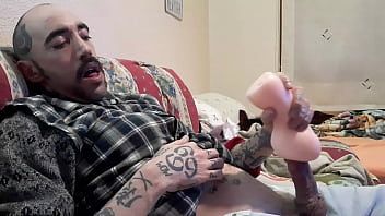 Melvincoficial gay espagnol avec grosse bite, seins et faux vagin