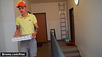 (Jamie Owens) Delivers The Pizza In The Exact Moment (Jerom)e Is Horny Wants To Masturbate - Bromo