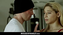 RoughFamily.com ⏩ 迷惑な継妹を殴る筋肉質の少年 - アベラ・デンジャー