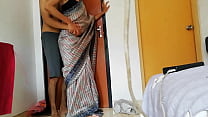 insegnante di indiano scopa con il suo studente
