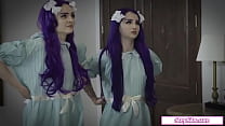 2 irmãs adotivas fantasmas sendo fodidas por um cara