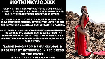 mrHankey肛門からの大きな洞と岩の上の赤いドレスを着たHotkinkyjoによる脱出