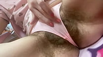 Super poilue chatte fille fait sa culotte sale gros clitoris masturbation