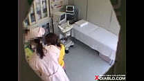 Обследование женской клиники Скрытая камера № 3 25-летняя О.Л. Саюри, которая посещает клинику из-за запоров