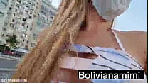 Sin calzones en la playa de Copacabana... mostrando mi conchitavideo completo en bolivianamimi.tv
