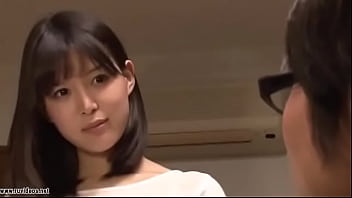 Сексуальная японская сестра хочет трахаться