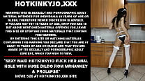Sexy Zofe Hotkinkyjo fickt ihr Analloch mit riesigem Dildo von MrHankey & Prolaps