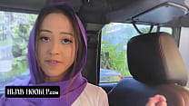 La ragazza musulmana Alexia Anders si intrufola nel suo fidanzato per un piacere proibito e viene catturata da papà