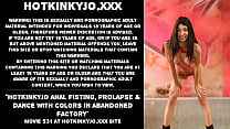 Hotkinkyjo fisting anal, prolapso e dança com cores em fábrica abandonada